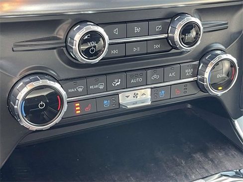 Used 2022 Ford F150 Lariat image 10