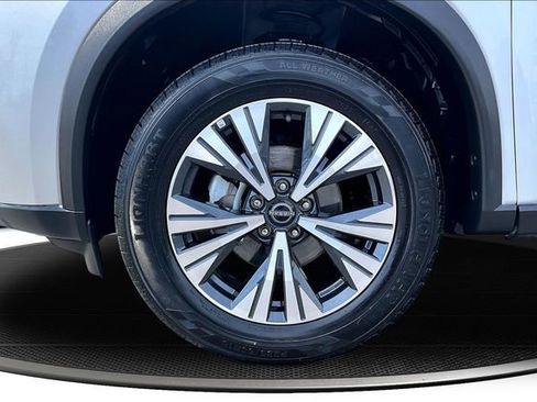 Certified 2023 Nissan Rogue SV image 33