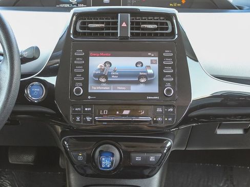 Used 2022 Toyota Prius LE image 17