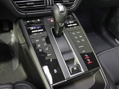 Certified 2025 Porsche Macan S image 28