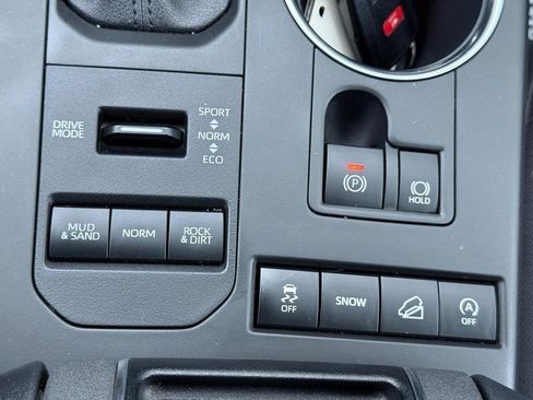 Used 2022 Toyota Highlander L image 29