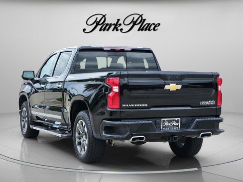 Used 2025 Chevrolet Silverado 1500 High Country w/ Technology Package AWD/4WD image 3