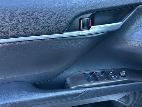 Used 2023 Toyota Camry SE FWD image 7