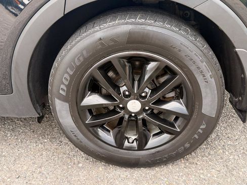 Used 2017 Kia Sorento AWD w/ LX Convenience Package image 11