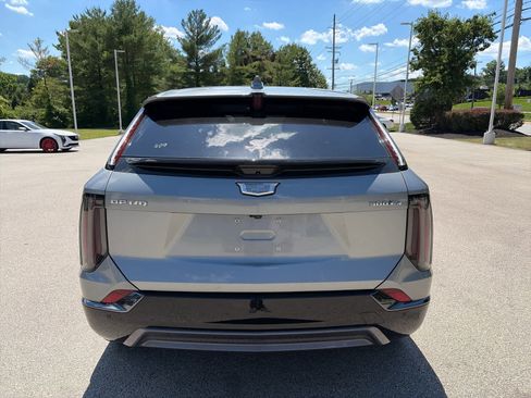 Certified 2025 Cadillac Optiq Sport 2 w/ LPO, Floor Liner Package AWD/4WD image 3