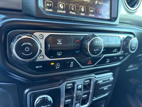 Used 2020 Jeep Wrangler Unlimited Sahara w/ Uconnect 4C Nav & Sound Group image 25