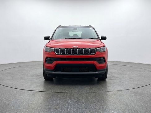 Used 2025 Jeep Compass Limited AWD/4WD image 2