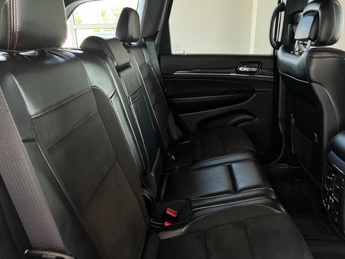 Used 2020 Jeep Grand Cherokee Trailhawk w/ Premium Lighting Group AWD/4WD image 25