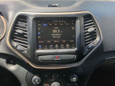 Used 2016 Jeep Cherokee Limited w/ Luxury Group AWD/4WD image 12