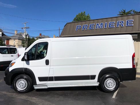 Used 2025 RAM ProMaster 2500 w/ U-Haul Equipment Group FWD image 3