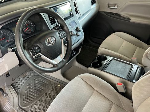 Used 2015 Toyota Sienna LE FWD image 9