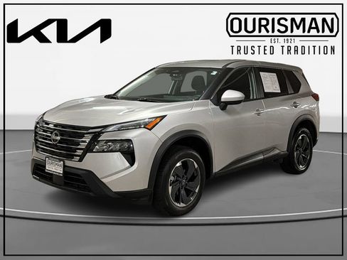 Used 2025 Nissan Rogue SV AWD/4WD image 2