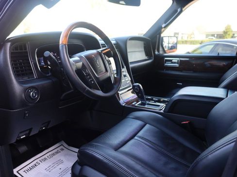 Used 2016 Lincoln Navigator Select image 7