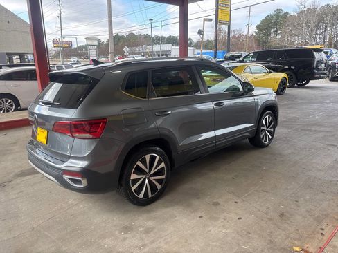 Used 2023 Volkswagen Taos SE image 5