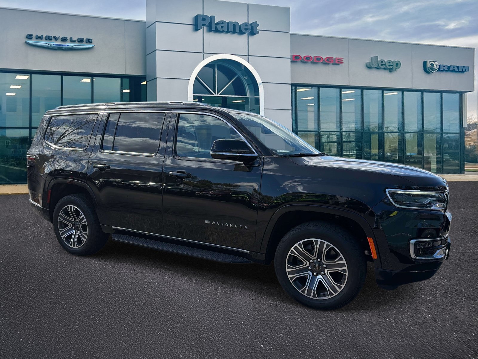 Used 2025 Jeep Wagoneer 4WD image 1