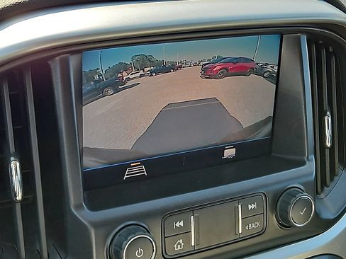 Used 2022 Chevrolet Colorado LT AWD/4WD image 17
