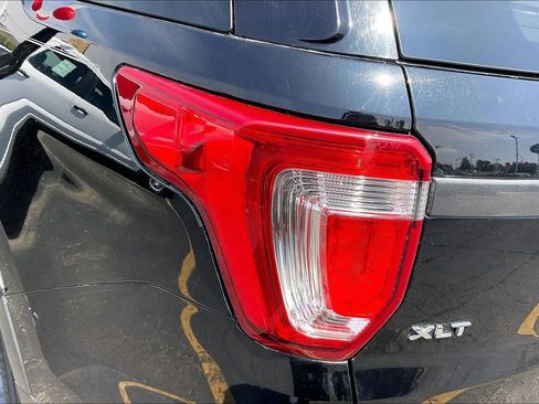 Used 2018 Ford Explorer XLT w/ Equipment Group 202A AWD/4WD image 30