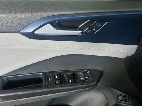 Used 2024 Volkswagen Taos SE image 15