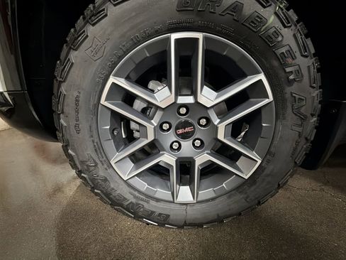 New 2026 GMC Terrain AT4 w/ Convenience Package III image 32