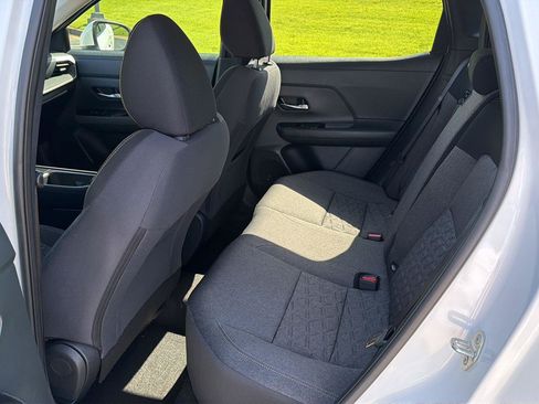 Used 2025 Nissan Kicks SV FWD image 11