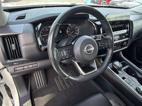 Used 2022 Nissan Pathfinder SL AWD/4WD image 10