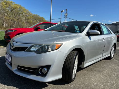 Used 2014 Toyota Camry SE image 5