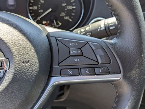 Certified 2020 Nissan Rogue SV image 32