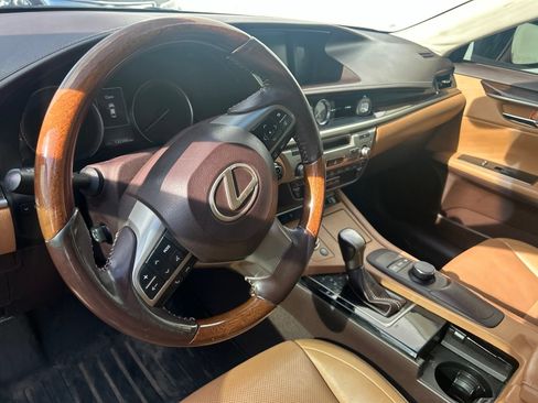 Used 2017 Lexus ES 350 w/ Premium Package FWD image 9