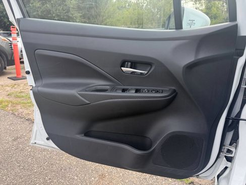 Used 2025 Nissan Versa SV FWD image 18