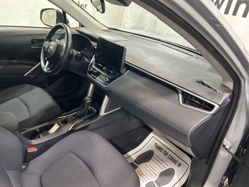 Used 2024 Toyota Corolla Cross LE image 11