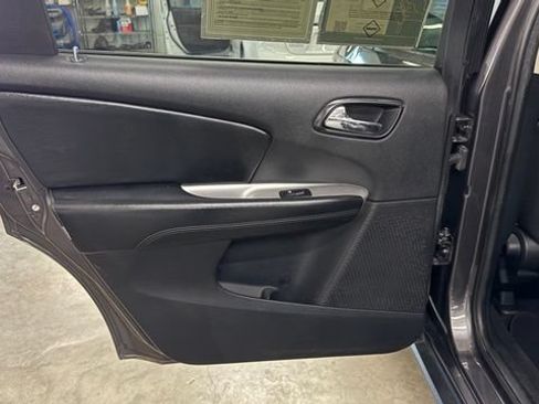 Used 2020 Dodge Journey SE w/ SE Popular Equipment Group FWD image 21