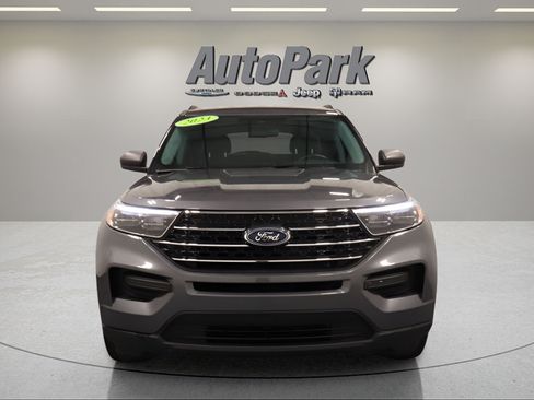 Used 2023 Ford Explorer XLT w/ Class IV Trailer Tow Package AWD/4WD image 3