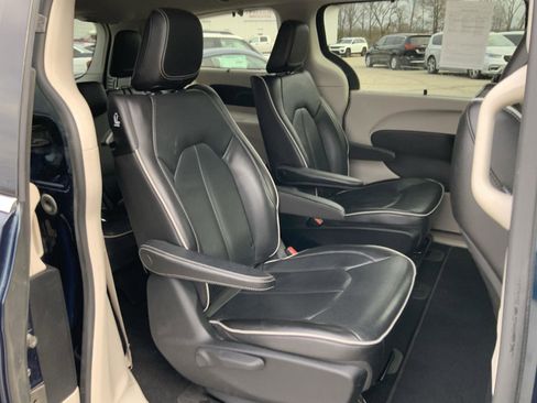 Used 2021 Chrysler Pacifica Limited w/ Premium & Safety Sphere Group image 66