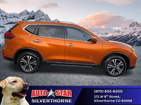 Used 2017 Nissan Rogue SL w/ SL Premium Package image 2