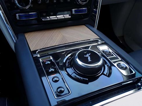 Certified 2025 Rolls-Royce Cullinan AWD/4WD image 15