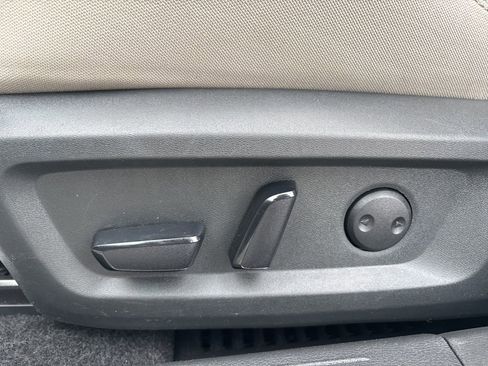 Used 2023 Nissan Rogue SV image 12