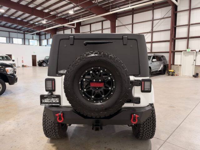 Used 2015 Jeep Wrangler Unlimited Rubicon w/ Connectivity Group AWD/4WD image 7