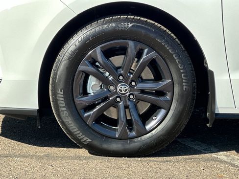 Used 2024 Toyota Sienna XSE w/ XSE Plus Package image 35