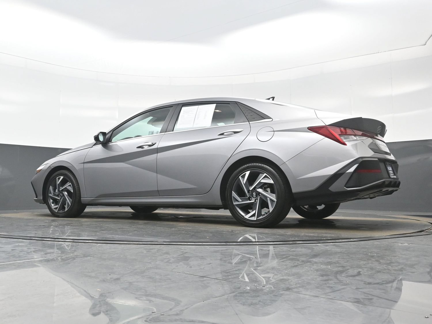 Certified 2025 Hyundai Elantra Limited FWD image 28