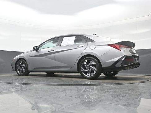 Used 2025 Hyundai Elantra Limited FWD image 28