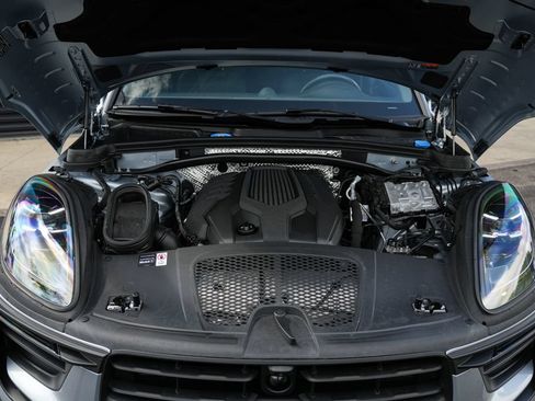Certified 2026 Porsche Macan AWD/4WD image 10