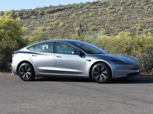 Used 2025 Tesla Model 3 Long Range image 3
