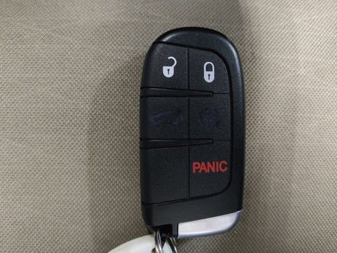 Used 2019 Dodge Durango SXT image 32