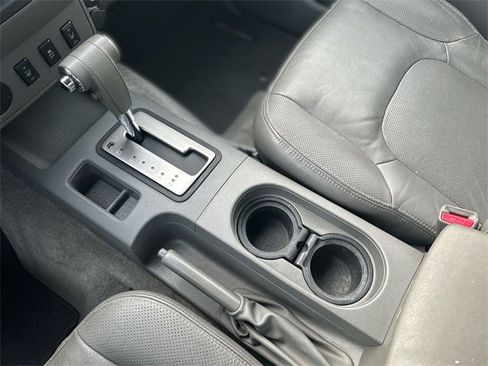 Used 2012 Nissan Frontier SL image 20