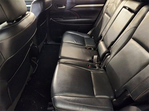 Used 2015 Toyota Highlander XLE image 30