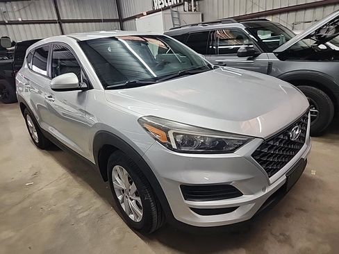 Used 2019 Hyundai Tucson SE image 2