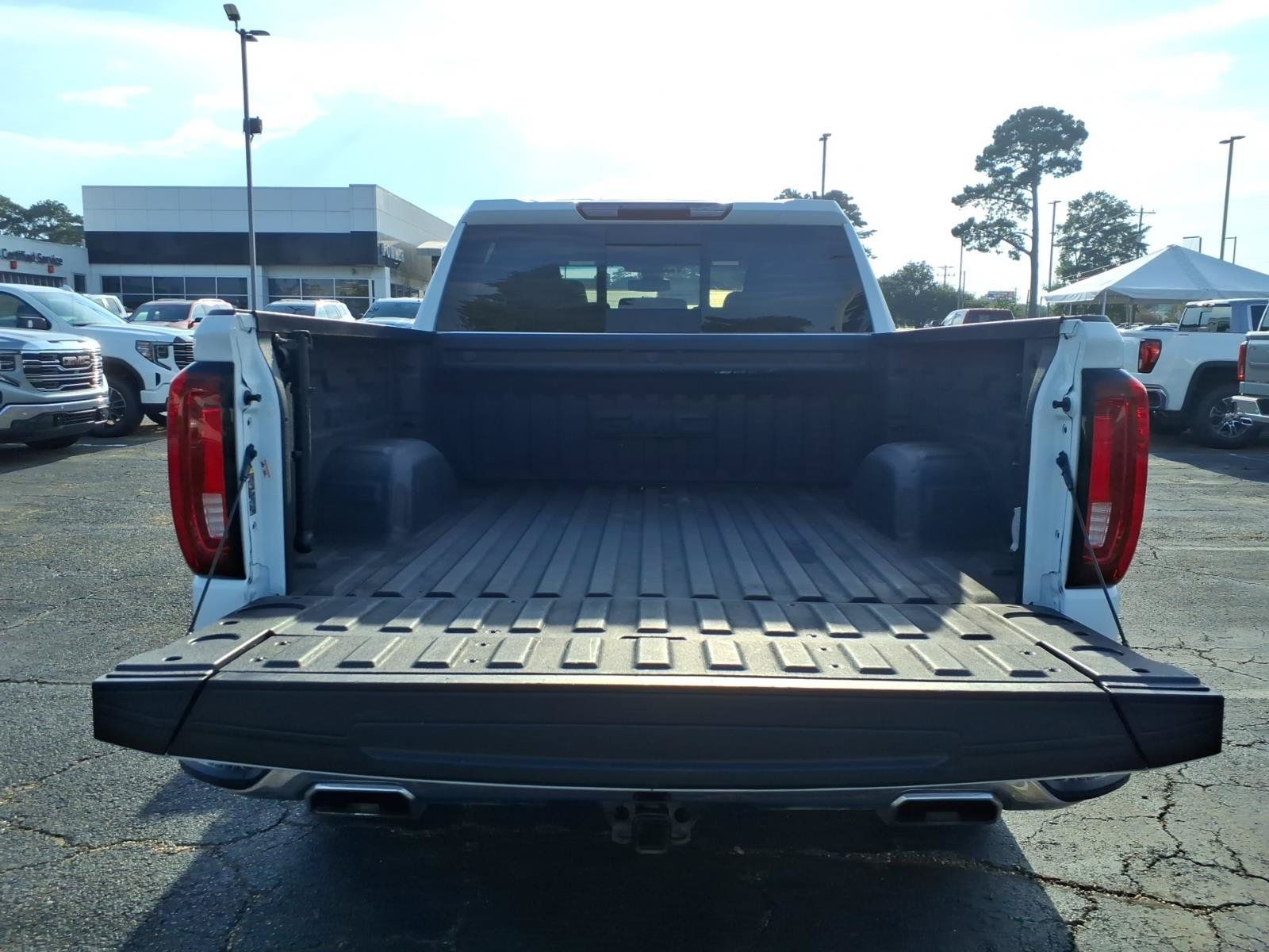 Used 2022 GMC Sierra 1500 SLT w/ SLT Premium Plus Package AWD/4WD image 7