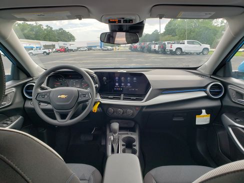 New 2026 Chevrolet Trax LS w/ LS Convenience Package FWD image 34