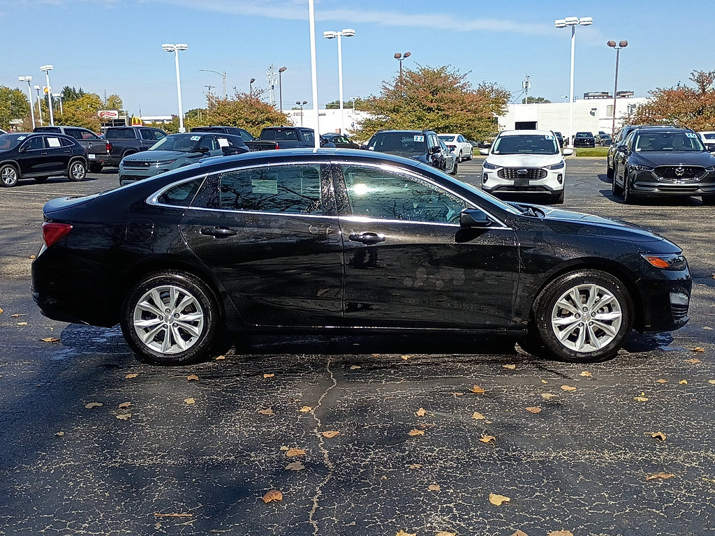 Used 2025 Chevrolet Malibu LT FWD image 2