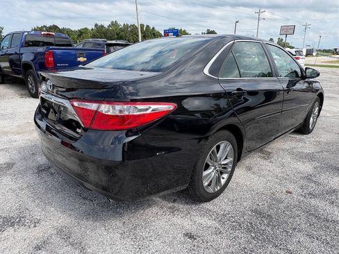 Used 2015 Toyota Camry SE w/ Moonroof Package FWD image 8